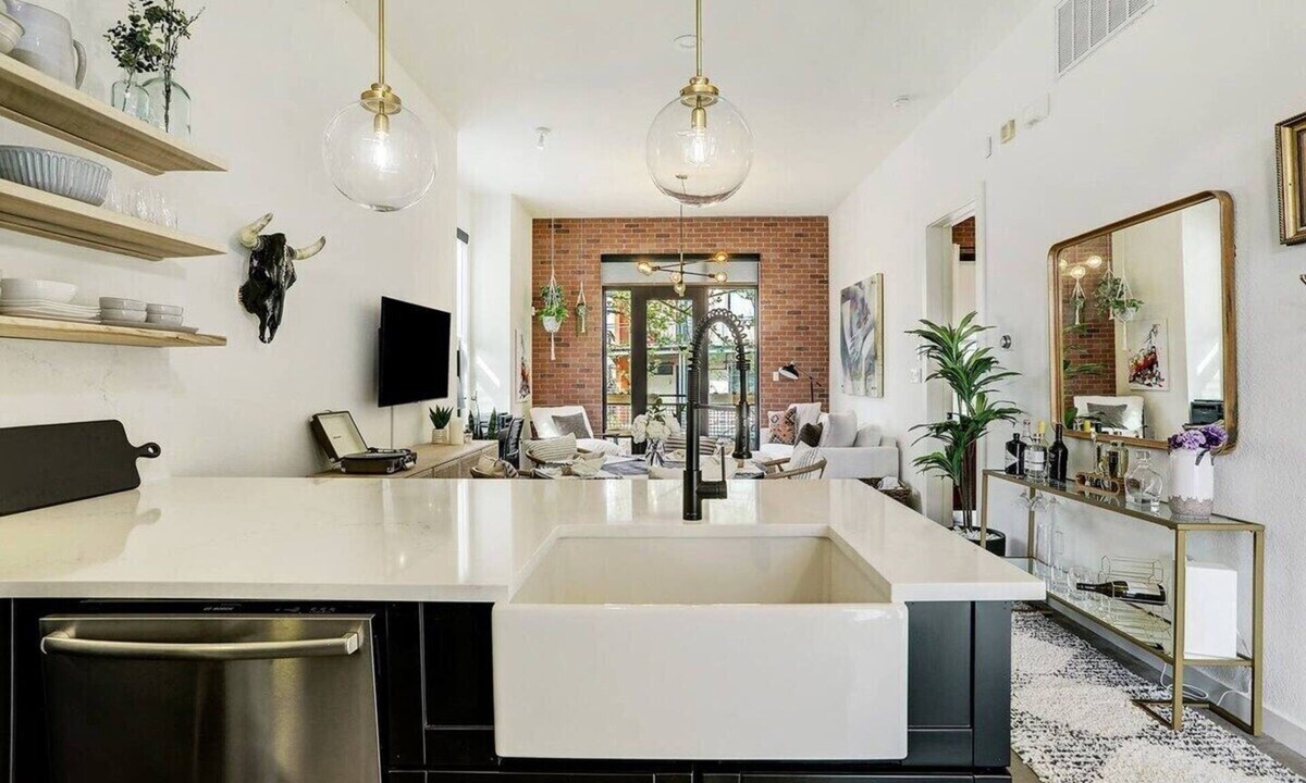 South Lamar Apartment | Lamar Treehouse