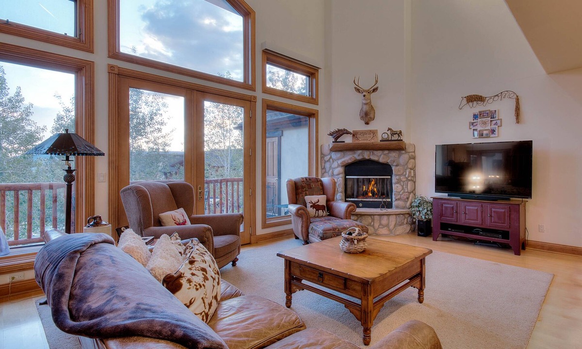 Steamboat Springs Condo | Large family townhome with pool, hot tubs, tennis court, balcony, & deck