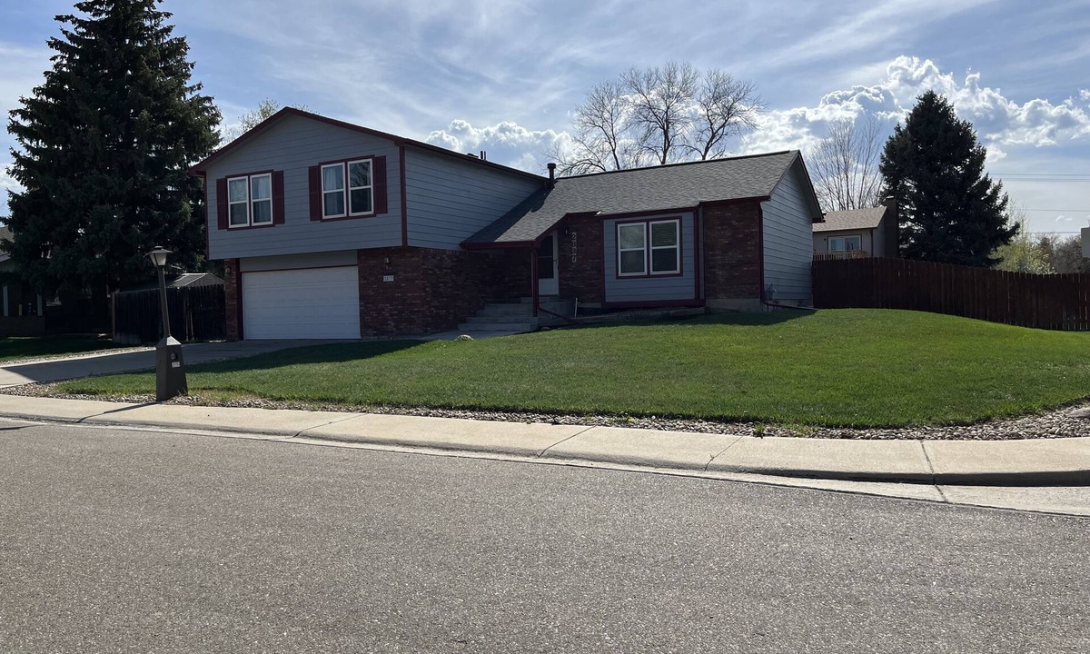 Longmont House | Large Home near Lake- winter mid term rental available