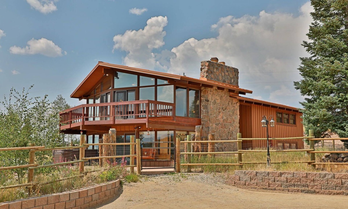 Tabernash House | Large Home on 5 Private Acres, Hot Tub with Mountain Views, Epic Sledding Hill!