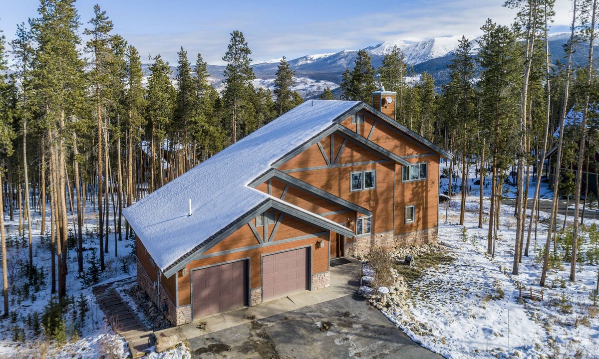 Fraser House | Large Mountain Home/Private Hot Tub/Shuffleboard/Pet Friendly