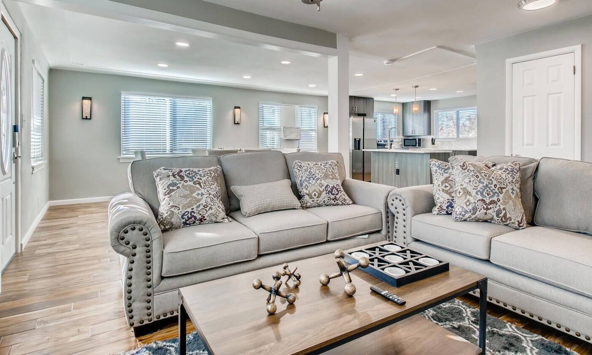Bel Aire House | Large Newly Renovated 5 Bedroom/2 Bath Home