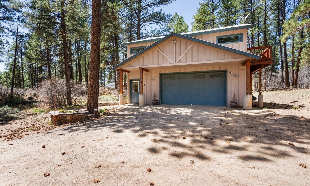 Edgemont Ranch Apartment | Large studio, River and Trail Access, Pet Friendly!