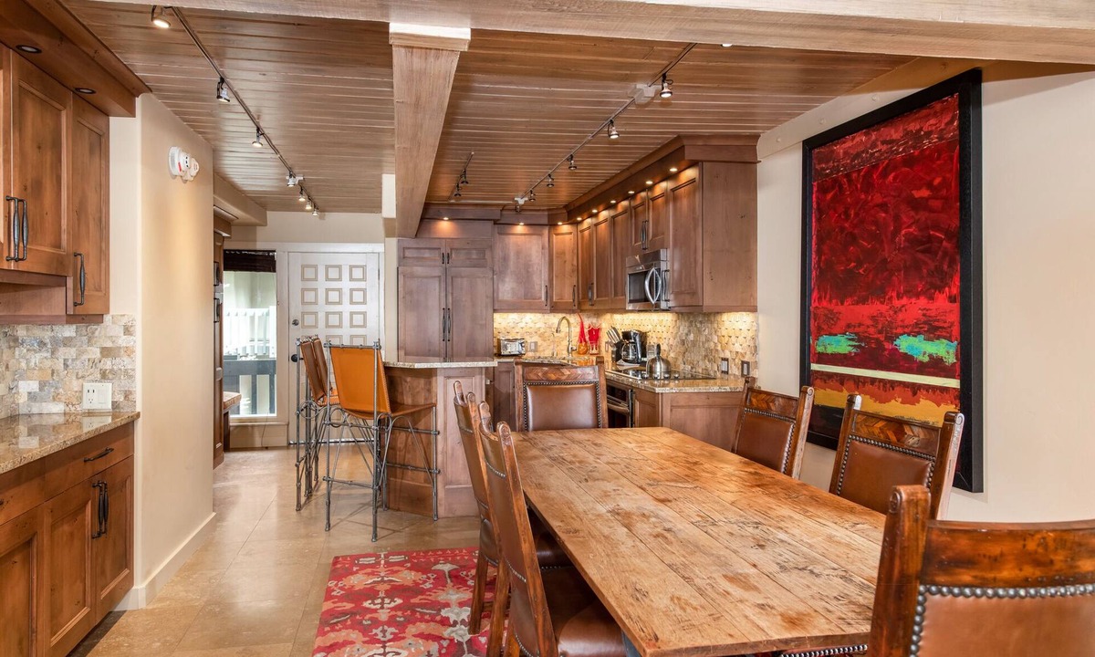 Snowmass Village Condo | Location & LUXURY! 2bd2ba HotTub & amenities galore on slopes of Snowmass Resort