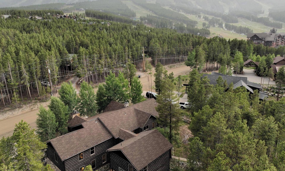 Peak 8 House | Lodge at Ski Hill: Peak 8 Home w/Hot Tub, Pool Table, Theater, Gym