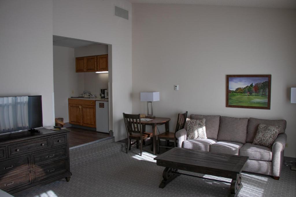 Lone Tree Resort | Lone Tree Golf Club and Hotel