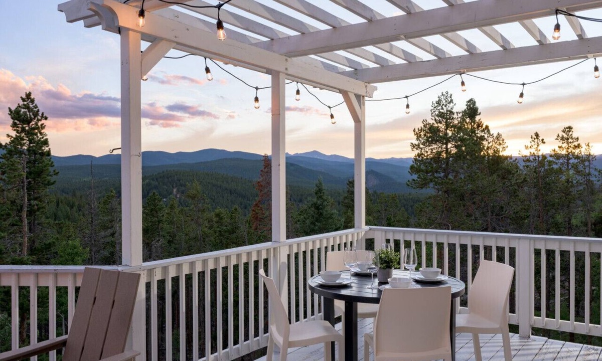 Black Hawk House | Luxe 4BR Mtn Retreat-Stunning Views-Ski/Hike