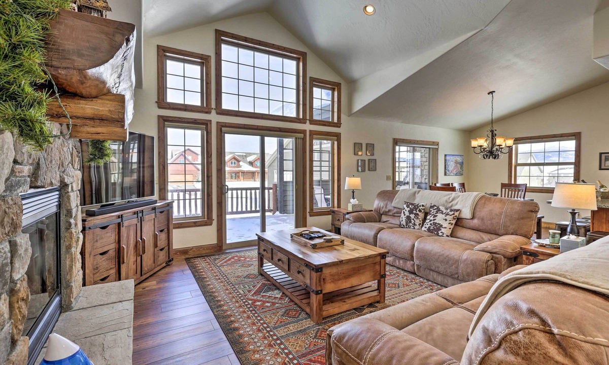 Pole Creek House | Luxe Rocky Mtn Retreat w/Hot Tub - By Winter Park