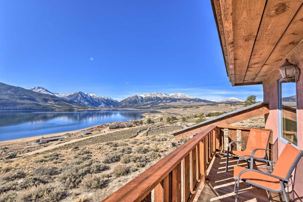 Twin Lakes House | Luxe Twin Lakes House with Mountain and Lake Views!