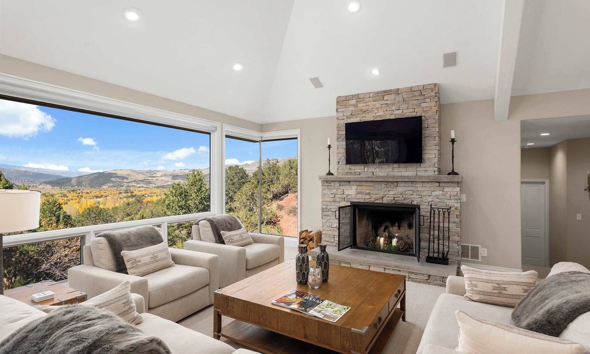 Basalt House | Luxurious Estate with Stunning Views