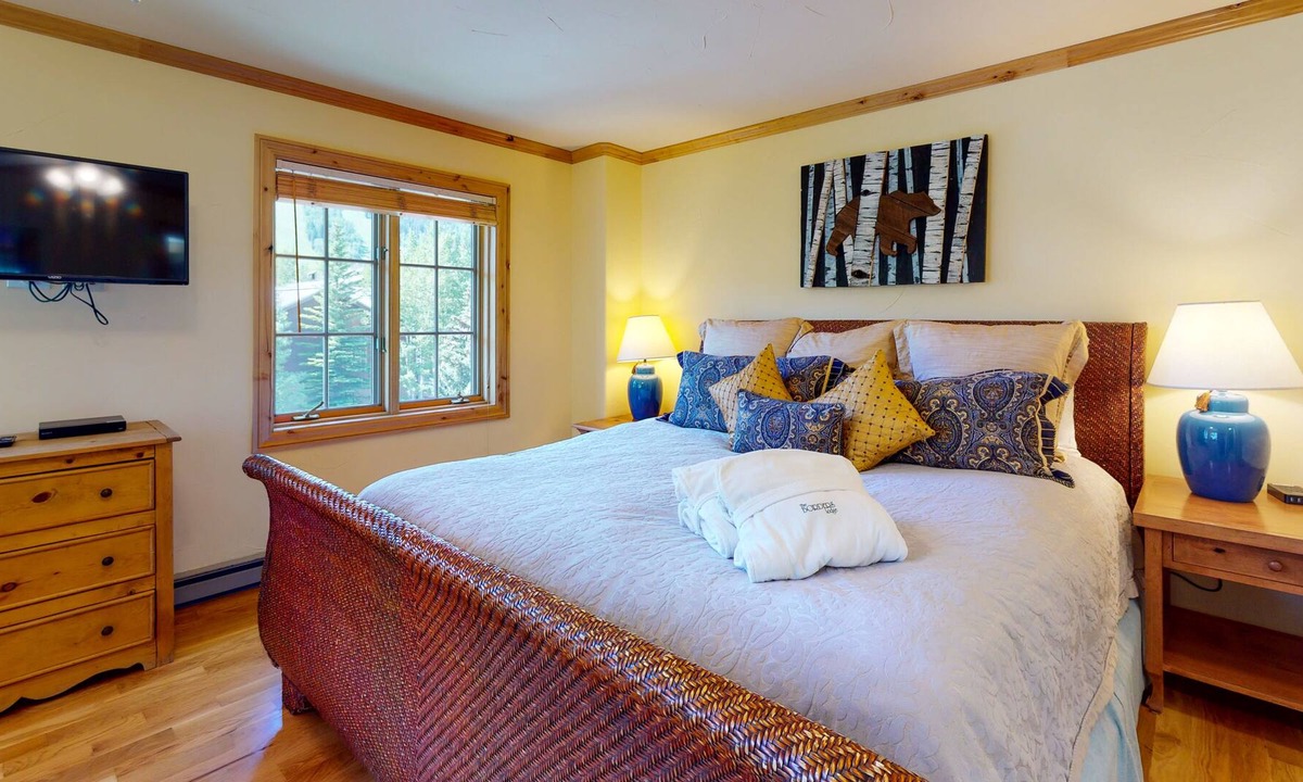 Beaver Creek Apartment | Luxurious Studio w/Shared Hot Tub & Pool/Free WiFi - In Ski-In/Ski-Out Complex!