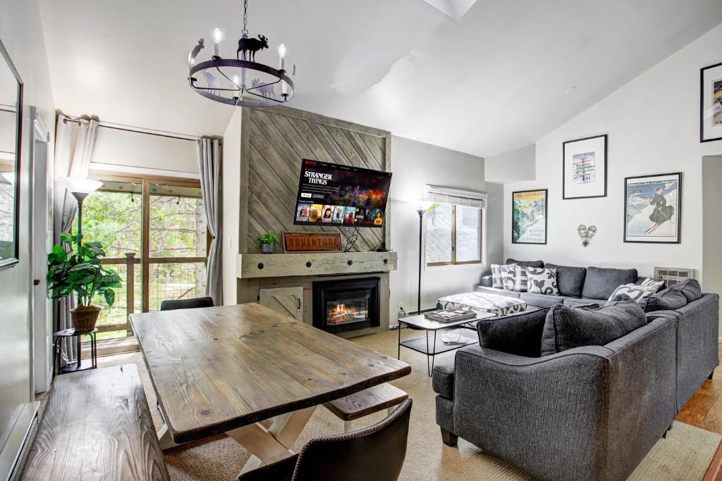 Keystone Apartment | Luxury 2 Bedroom Condo with Pool Hot Tub and Sauna
