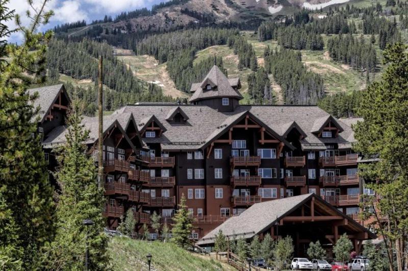 Peak 8 Apartment | Luxury 2 Bedroom Ski In, Ski Out One Ski Hill Residence Located At The Base Of Peak 8 With Outdoor Plaza