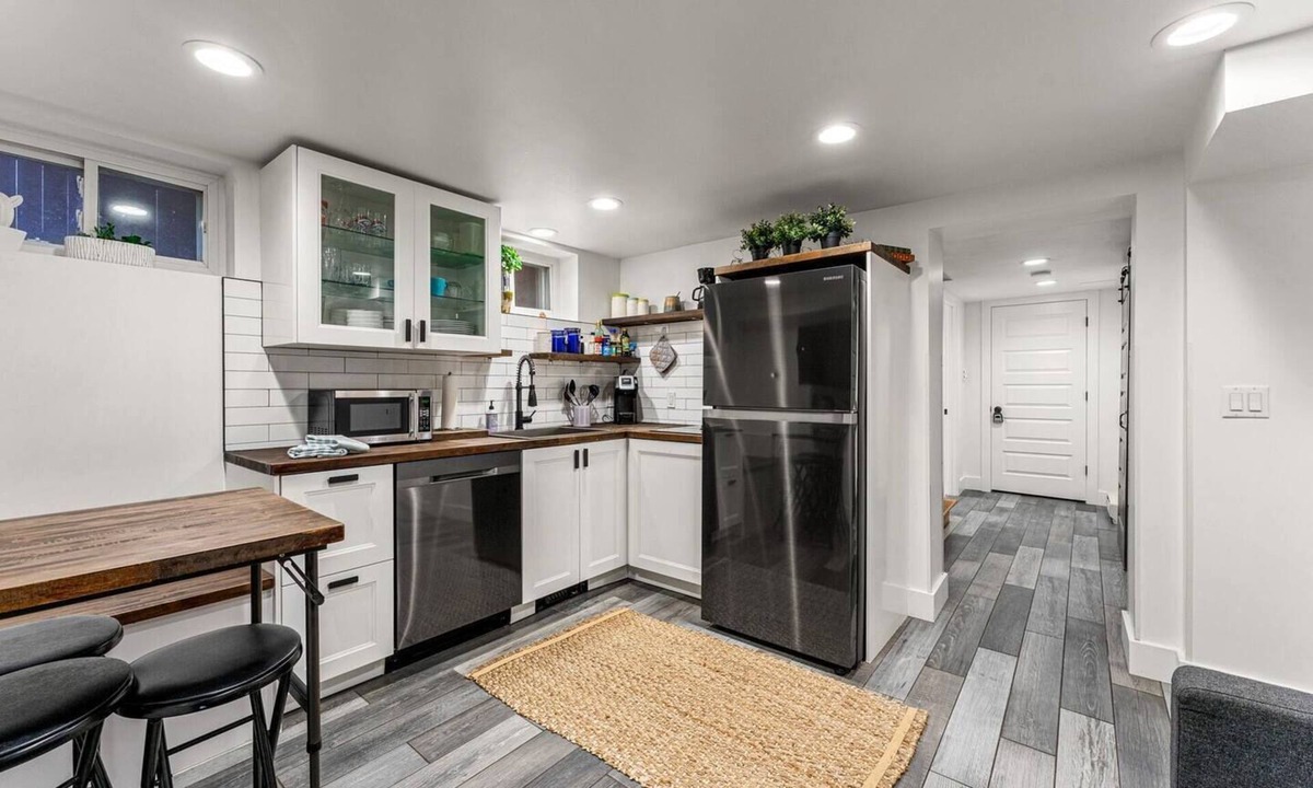 Capitol Hill Condo | Luxury 2 Bedroom Suite (In Historic Cheesman Park)