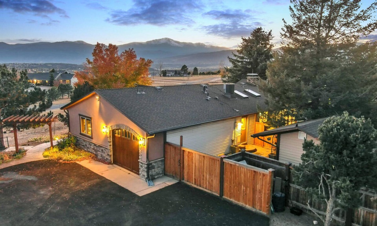 Briargate House | Luxury 3-bedroom getaway in the heart of CO Springs featuring breathtaking views