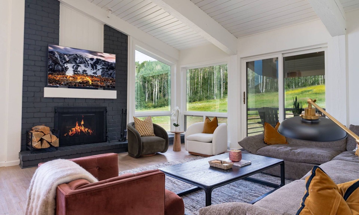 Snowmass Village Apartment | Luxury 4BR Ski-In/Out w/Pool, HotTub, Views!