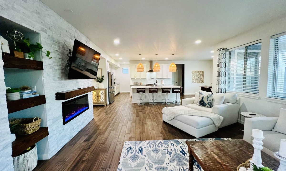 Arvada House | Luxury 6 Bedroom Retreat | Hot Tub | Chefs Kitchen | Near Boulder & Denver