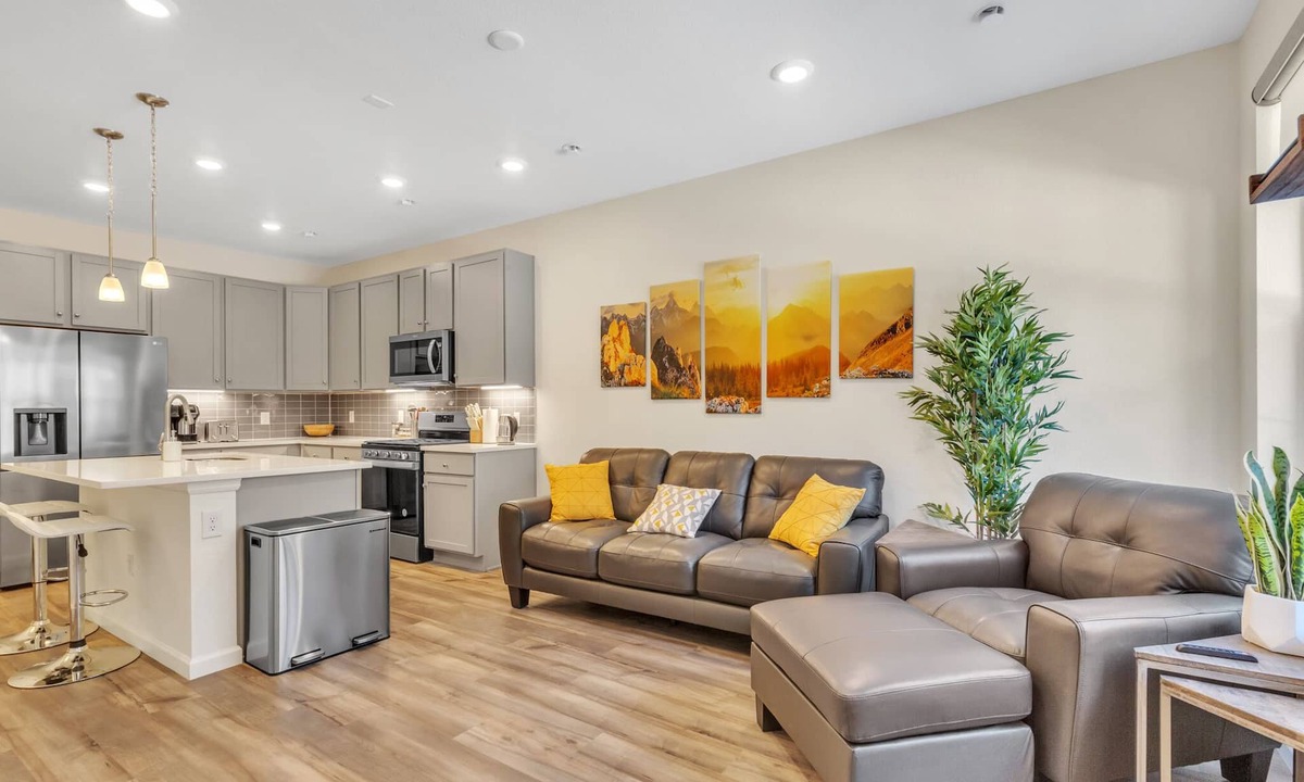 Westridge House | Luxury Brand New Townhouse, family and pet friendly