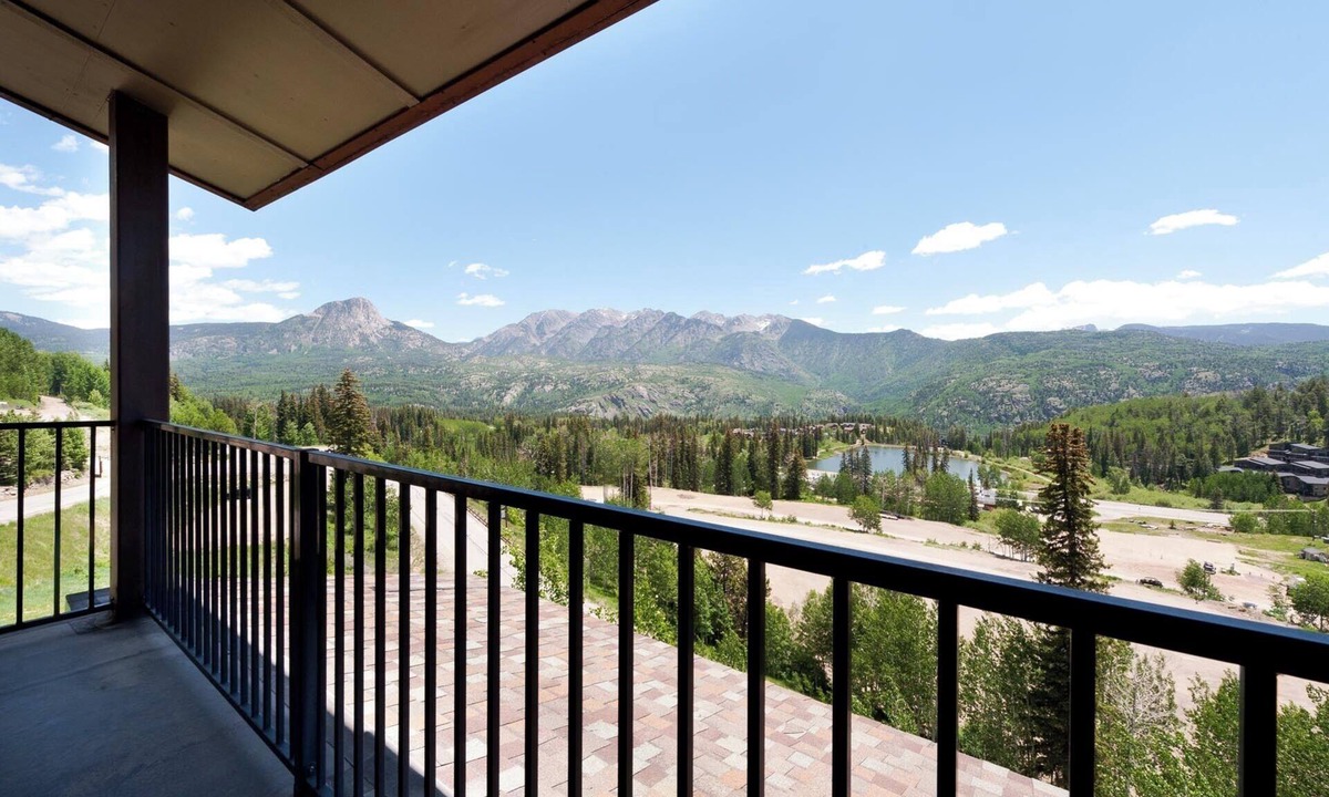 Purgatory Condo | Luxury Condo by Main Plaza - Walk to Slopes - Deck with Amazing Views