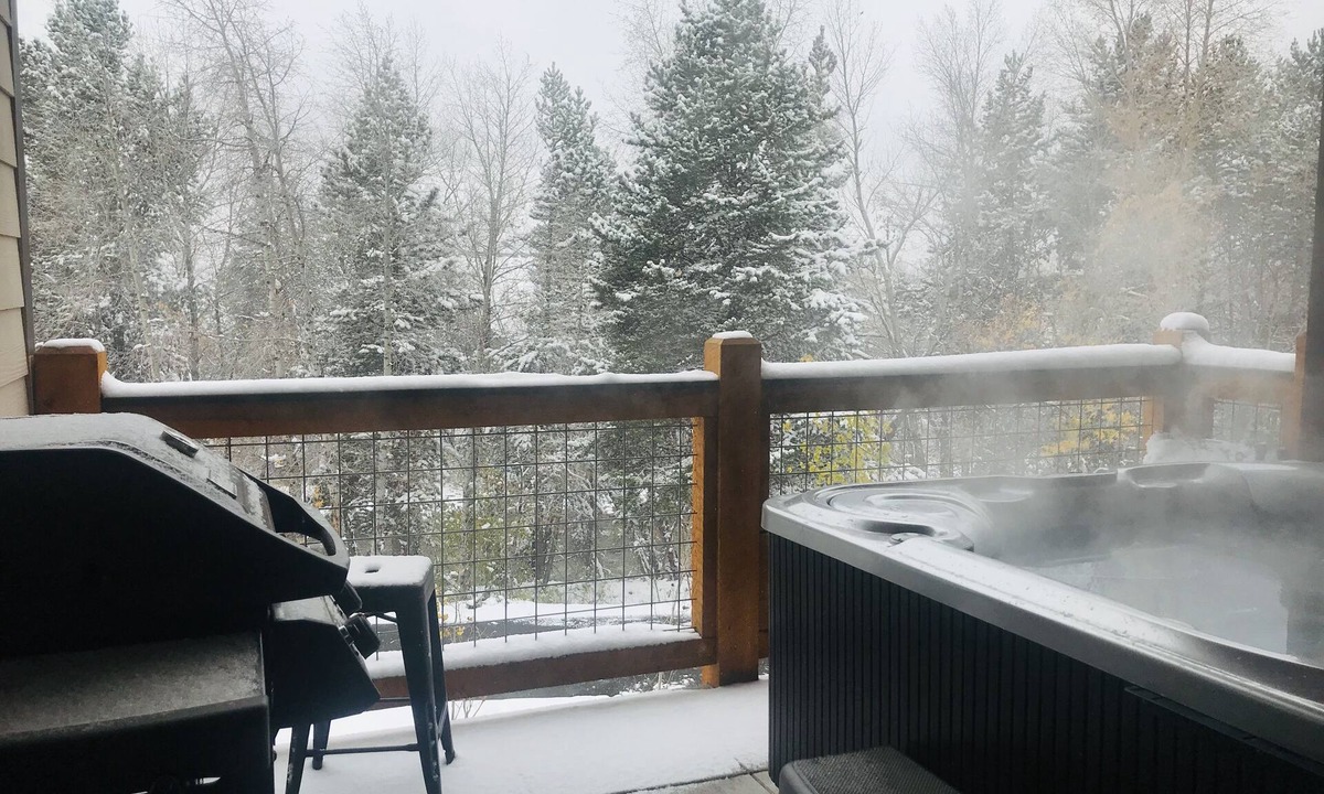 Silverthorne Condo | Luxury Condo - Private Hot Tub Overlooking Blue River