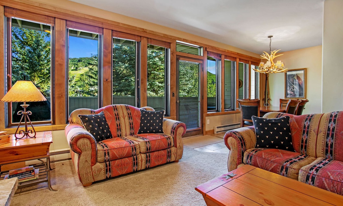 Vail Condo | Luxury Condo w Mtn View, walk to Gondola, SV22B