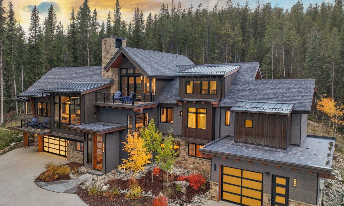 Blue River House | Luxury estate with swim spa, game tables, fire pit, all minutes from downtown Breck and the slopes!