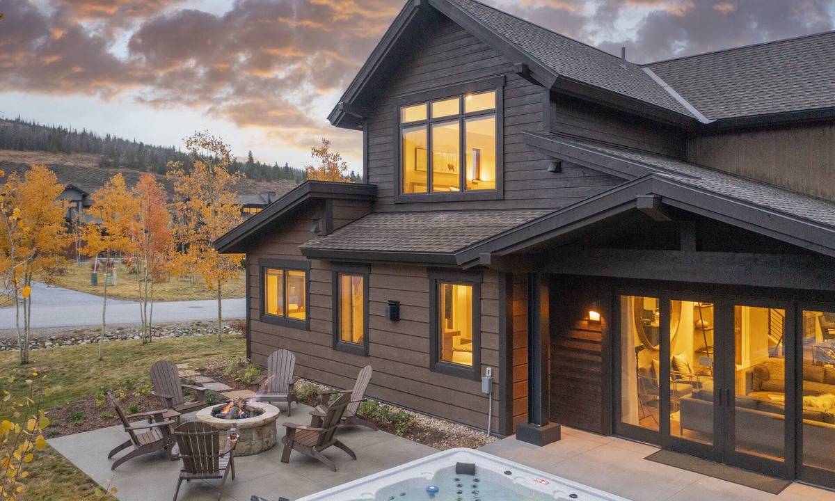 Fairmount On The River House | LUXURY HOME by the river! Walk to Shuttle, Hot Tub, Fire Pit, designer finishes!