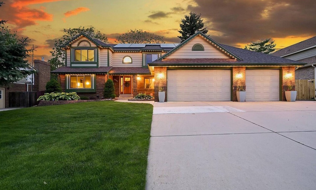 Scenic Heights House | Luxury Home/Hot Tub/Theater/4,500 Sq. Ft./Near Olde Town Arvada
