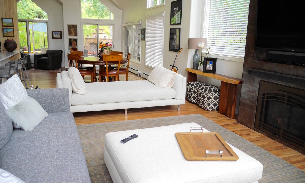 Edwards House | Luxury Home, magnificent Views!nPrivate Jacuzzi, Walk or Free shuttle to ski!
