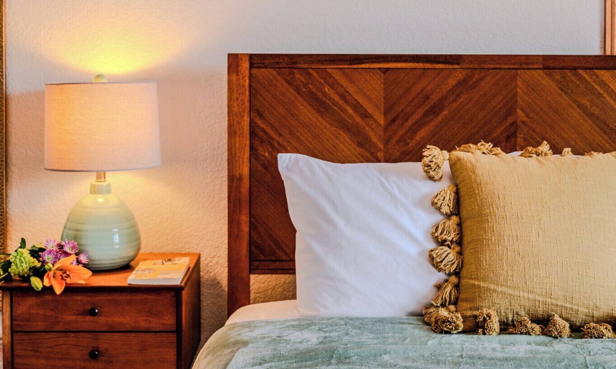 Lafayette House | Luxury Retreat w/Hot Tub, Home Theater & more. Kid & Pet Friendly!