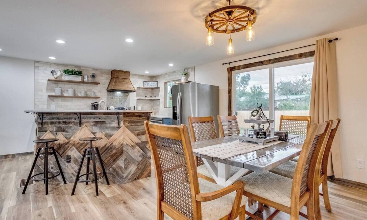 Loveland House | Luxury Spacious House Great for a Family Retreat
