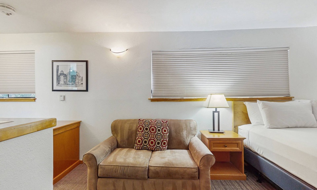 West End Cabin | Main St room - pool & hot tub - walk to lifts, dog-friendly, 3rd floor balcony