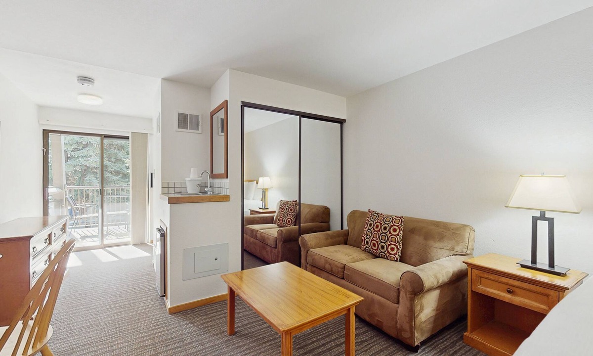 West End Cabin | Main Street room - pool & hot tub - walk to lifts, dog-friendly, balcony