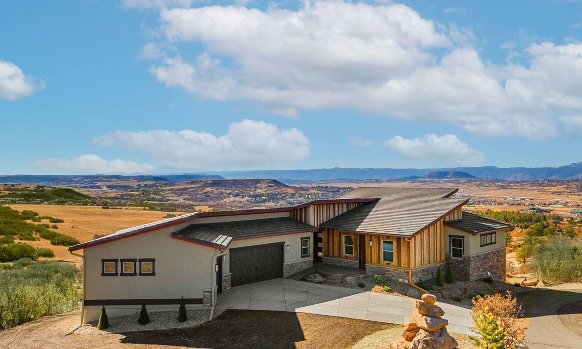 Castle Rock House | MAJESTIC SUNSET RETREAT - BREATHTAKING MOUNTAIN VIEWS!