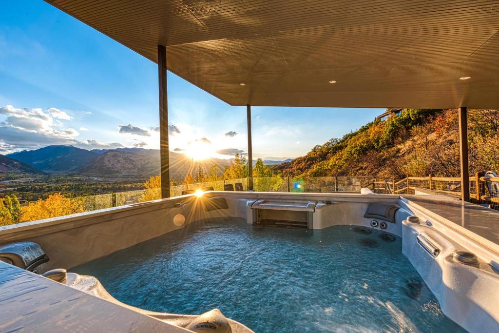 Red Mountain House | MARFIL 4-Story Away-From-It-All Mountain Top Oasis