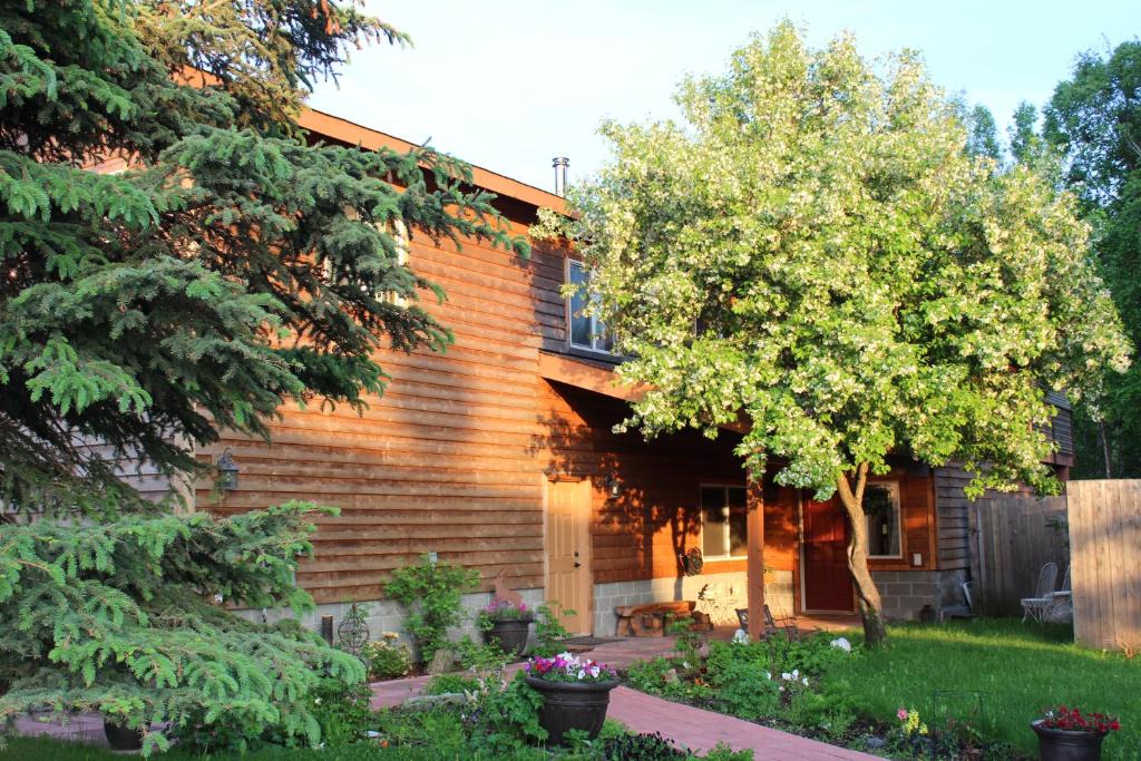 Campbell Park Bed & Breakfast | Maria's Creekside B&B