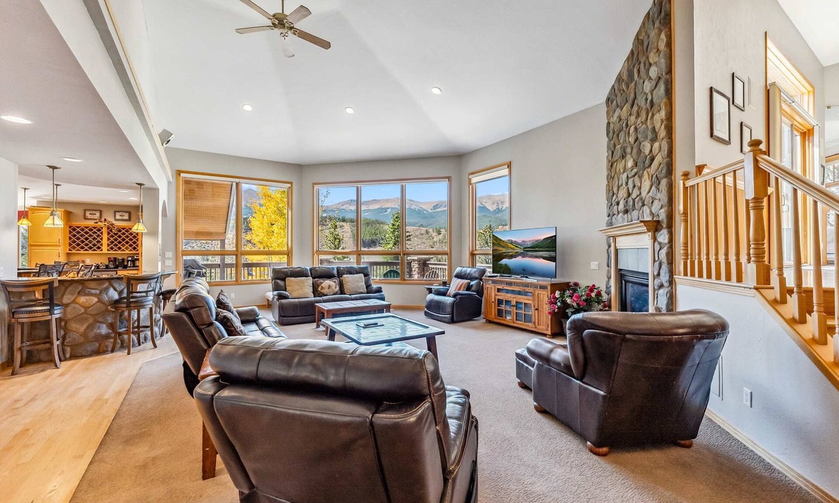 The Highlands House | Massive Breckenridge Estate: Game Room & Hot Tub!