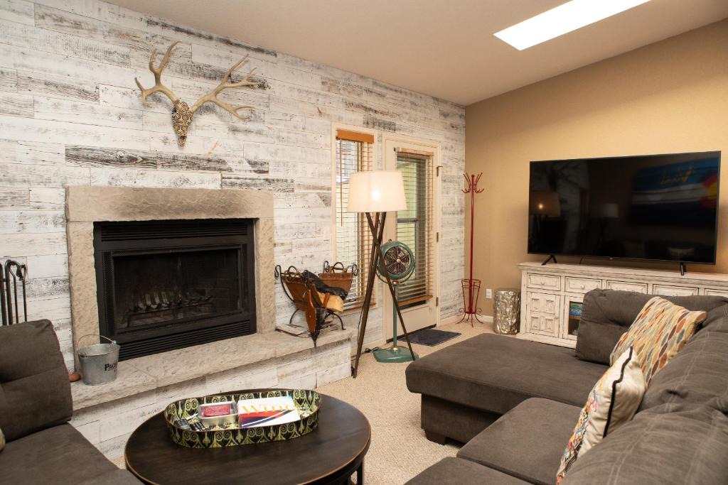 Intermountain Apartment | Meadow Creek Condominiums