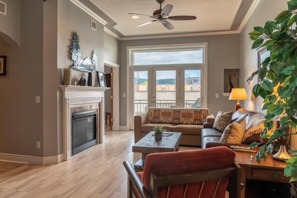 Historic Downtown Durango House | Mears House Unit 2D