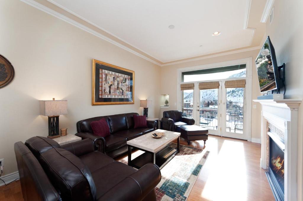 Historic Downtown Durango House | Mears House Unit 3C