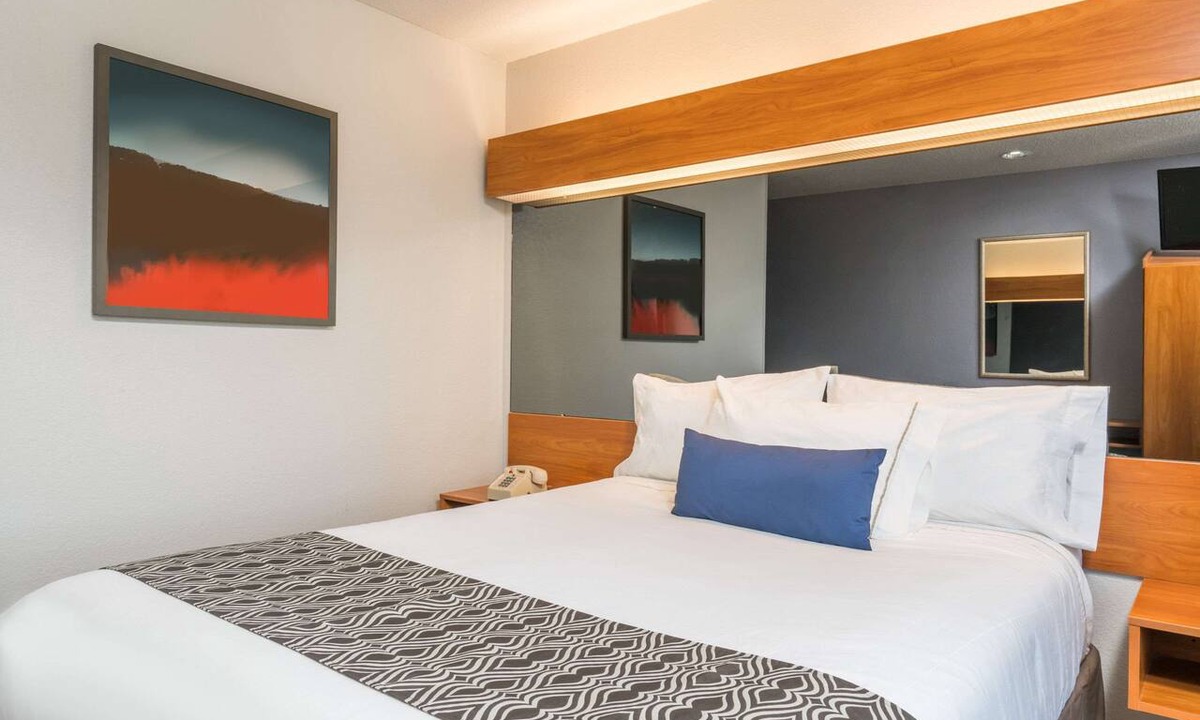 Springfield Hotel | Microtel Inn & Suites by Wyndham Springfield