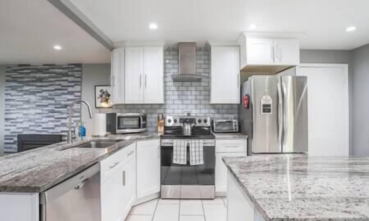 Welby House | Mile-High Modern Haus | Hot Tub | Fenced in Yard | Sleeps 16