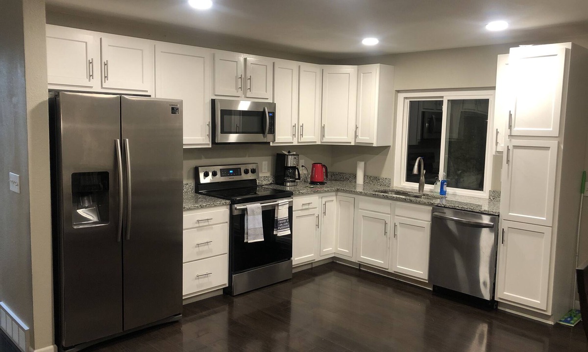 Aurora House | MileHi Vacation Home (near DIA, pet friendly, has a baby crib)