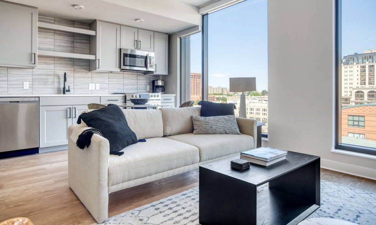 Golden Triangle Apartment | Mod Golden Triangle 1BR w/ Pool, Gym & W/D, next to Park, by Blueground