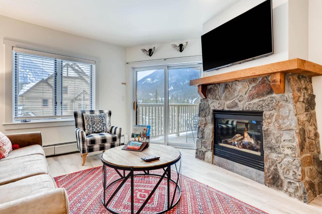 River Run Apartment | Modern 1BR in Keystone- Walk to Slopes & Kids Ski Free! condo