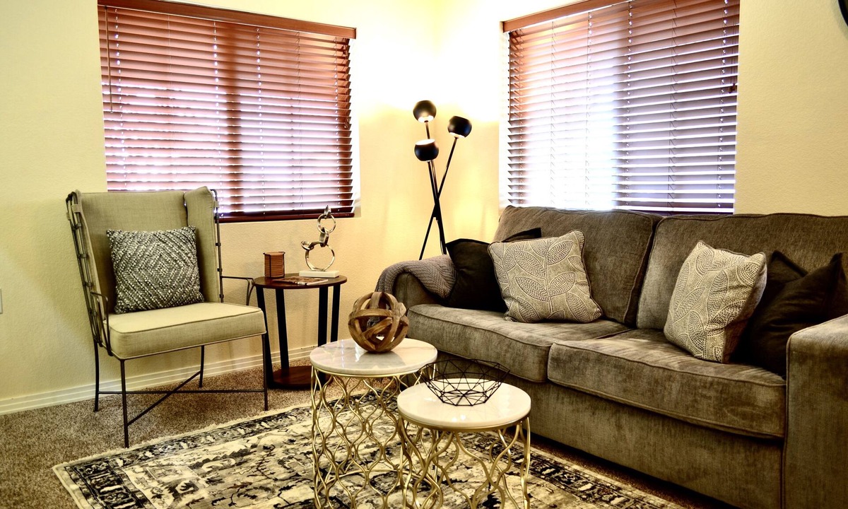 Centerra House | Modern 2 Bedroom Townhome, 1.5 Bathrooms, 1 Car Garage with Level 2 EV Charging