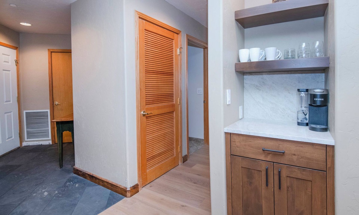 Avon Condo | Modern Avon Condo on river near Free Shuttle to Beaver Creek Skiing, Dining!
