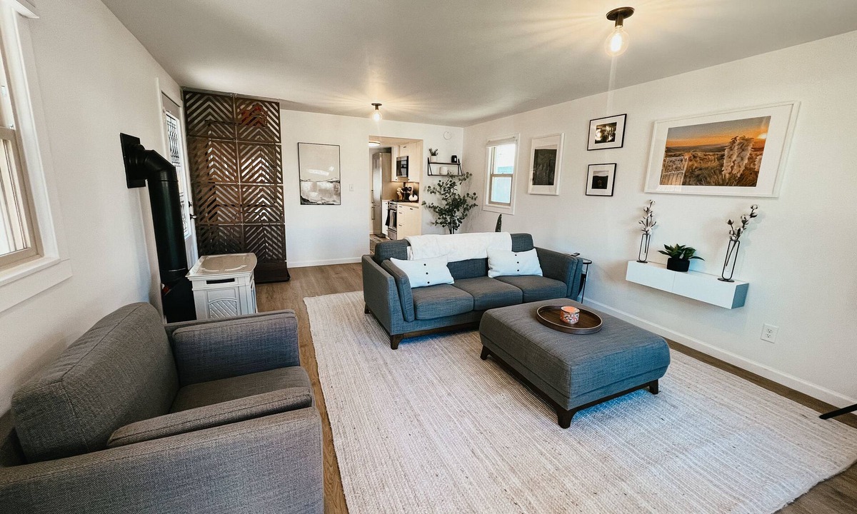 Gunnison House | Modern Bungalow - Pet Friendly - Close to downtown