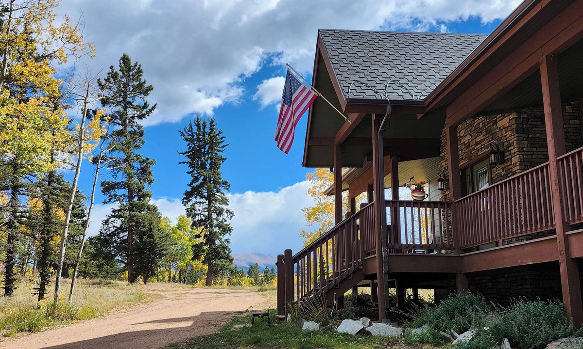 Divide House | Modern home secluded on 55 acres-Breathtaking views of Pikes Peak- Pet Friendly