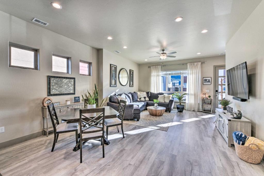 Poncha Springs House | Modern Poncha Springs Townhome with Hot Tub!